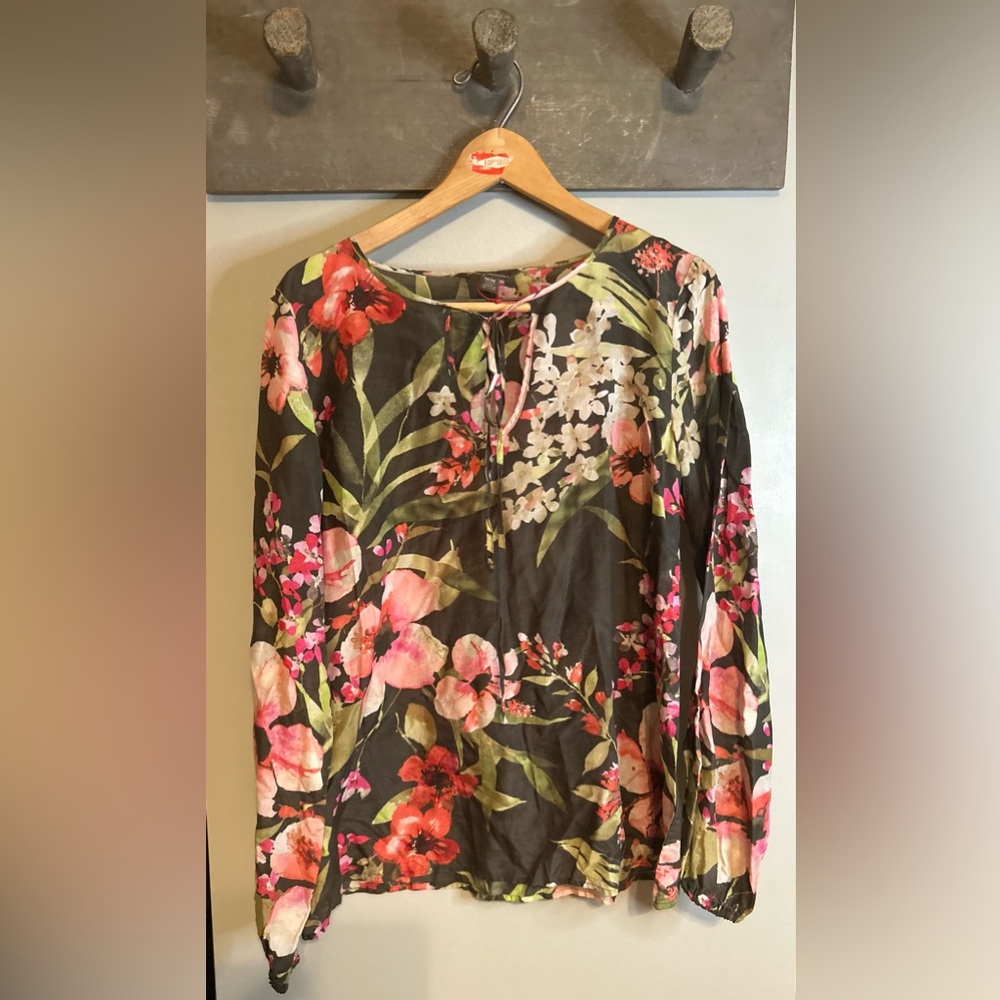 Tommy Bahama silk blouse - Picture 2 of 9